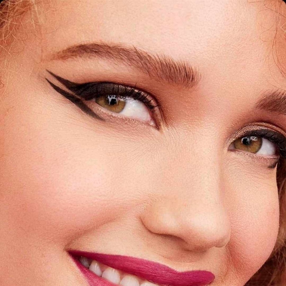 Mary Kay Black Waterproof Eyeliner. - Picture 2 of 3